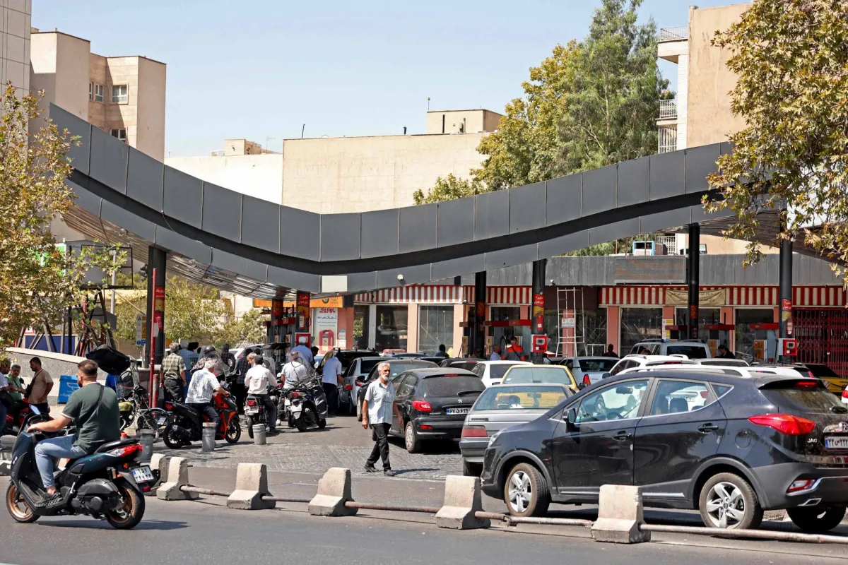 ايران ترفع اسعار البنزين الحر لمواجهة ازمة الوقود الخانقة