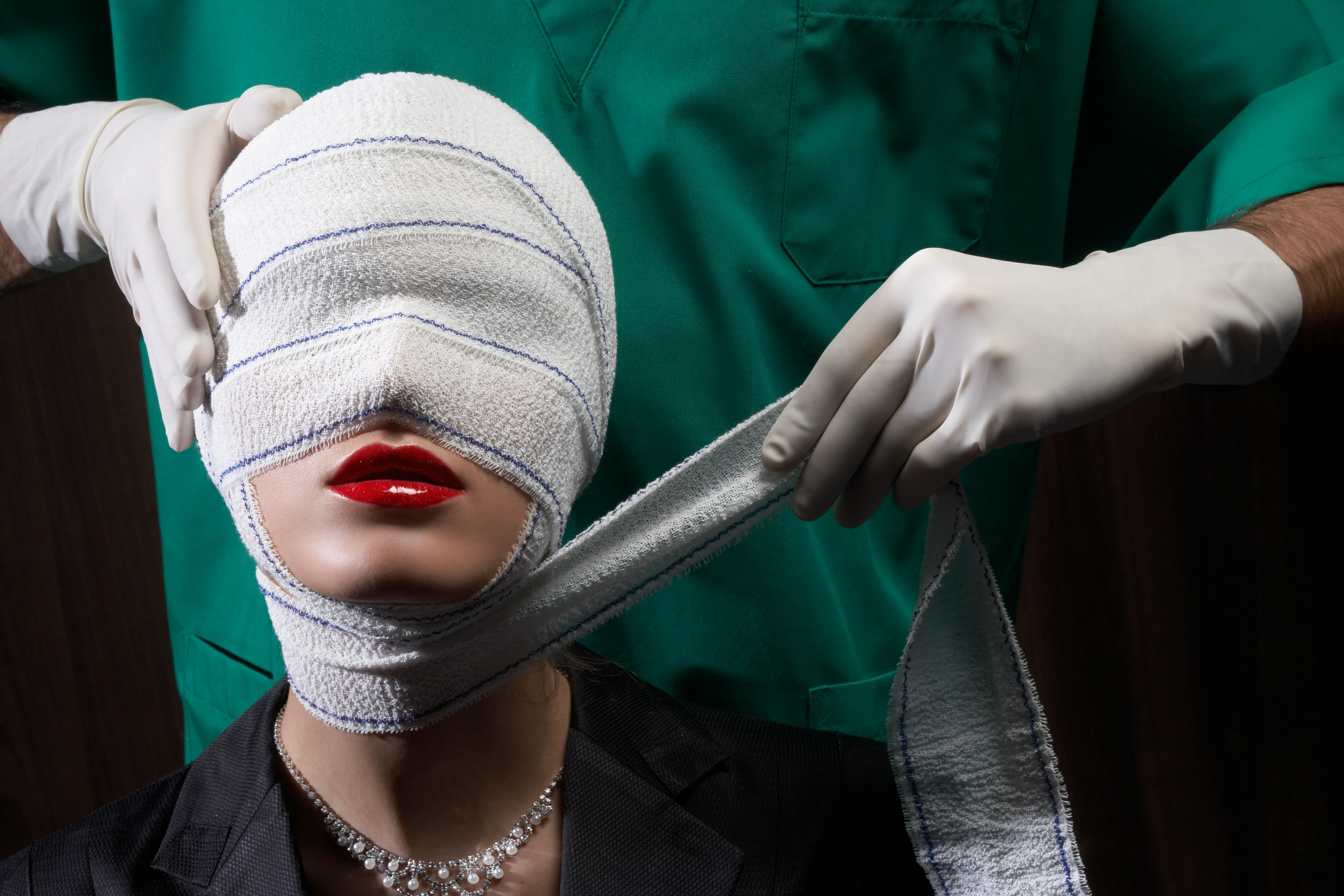 كارثة الوجه الفقاعة: كيف تحولت حقن التجميل الى كابوس صحي