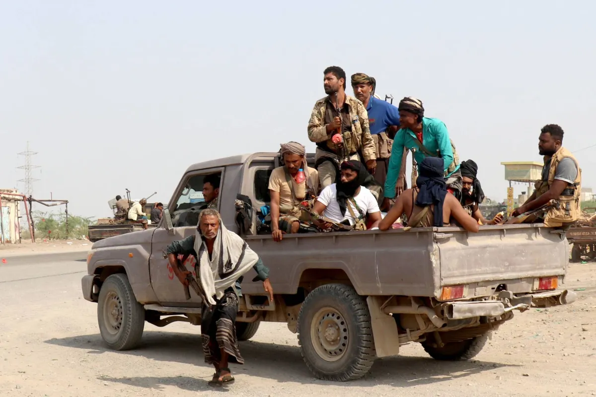 الجيش اليمني يشن هجوما مضادا ويطارد الحوثيين في الحديدة