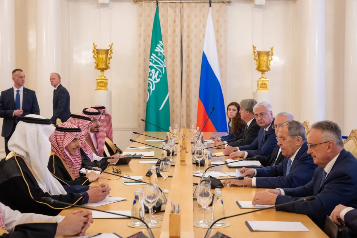 السعودية وروسيا توافقان على تعزيز الحلول الدبلوماسية لخفض التوترات الدولية
