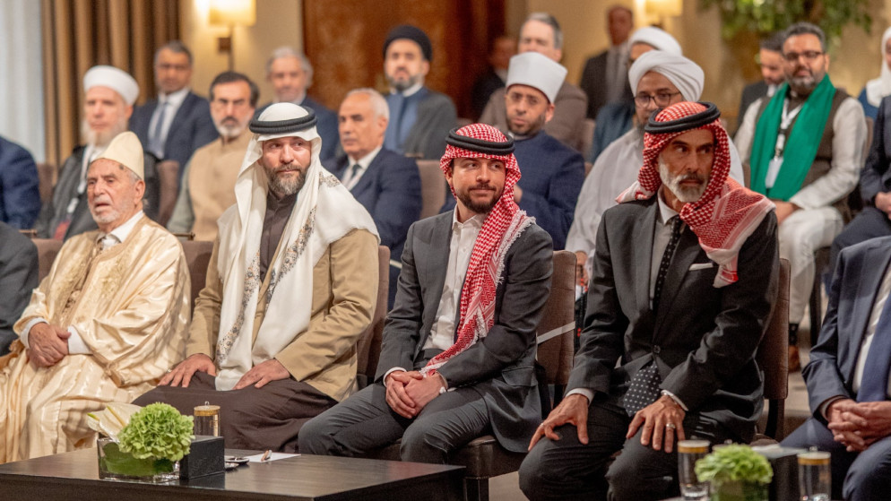 ولي العهد يكرم نخبة من العلماء في مؤتمر مؤسسة ال البيت الملكية