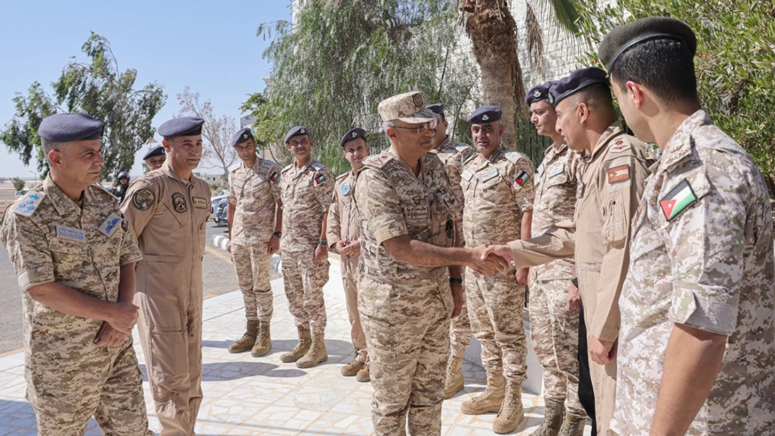 رئيس هيئة الاركان يتفقد جاهزية سلاح الجو الملكي ويؤكد اهمية حماية سماء الوطن