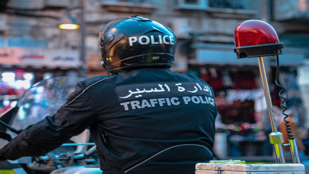 موقف انساني لرقيب سير ينقذ حياة طفل في عمان
