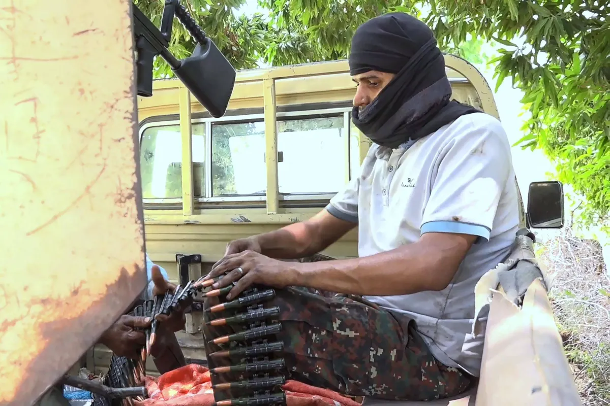 الجيش اليمني يوسع نطاق عملياته العسكرية ويحكم قبضته على مواقع الحوثيين