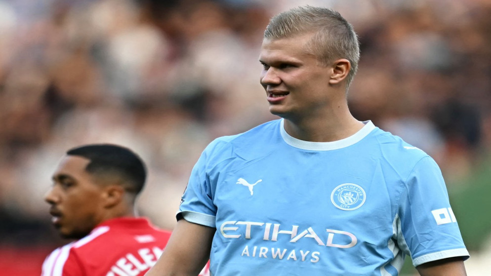 هالاند يقود مانشستر سيتي لانتصار تاريخي في ديربي مانشستر رغم النقص العددي