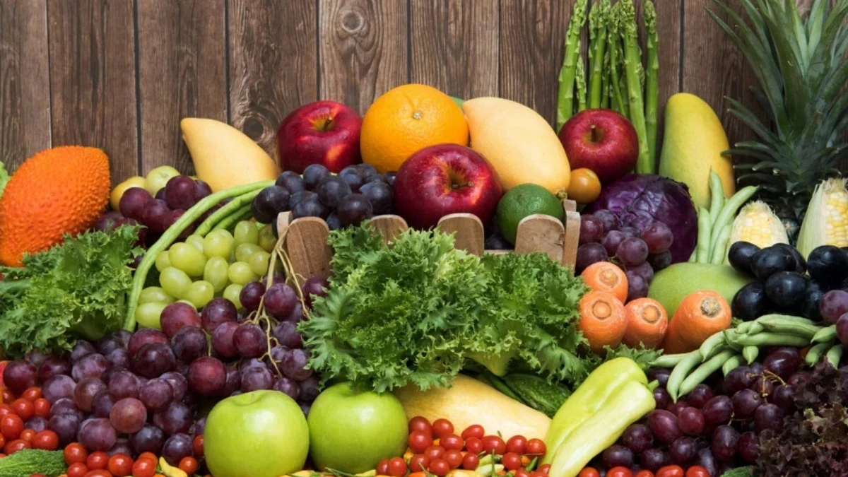 تدفق كميات ضخمة من الخضار والفواكه الى السوق المركزي اليوم