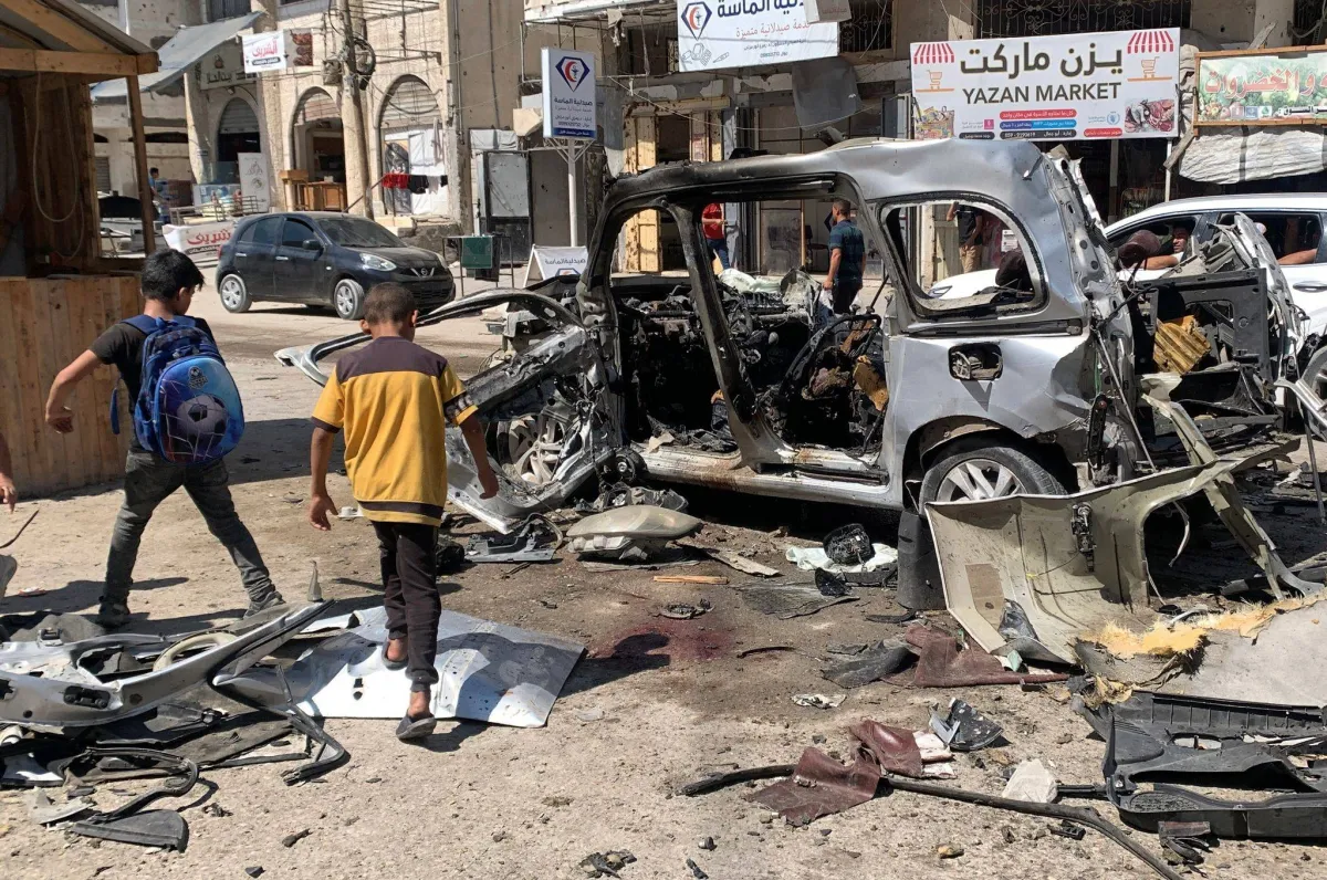 غارة اسرائيلية تستهدف سيارة في غزة وتوقع ضحايا وجرحى