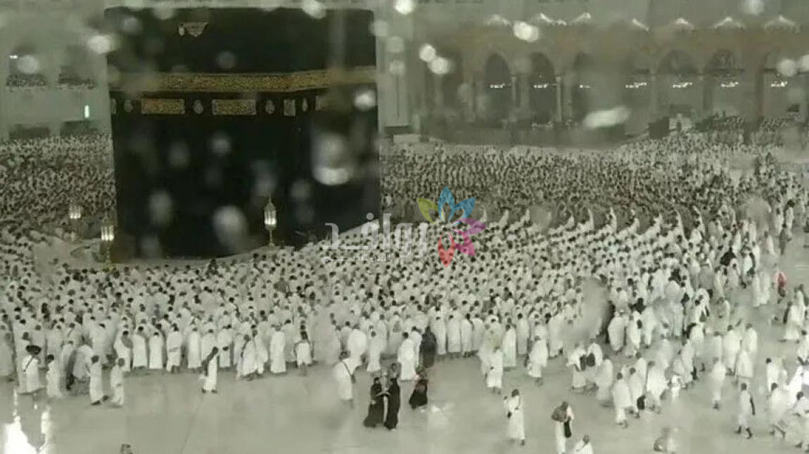 أمطار الخير تهطل بغزارة على الحرم المكي وقت صلاة المغرب