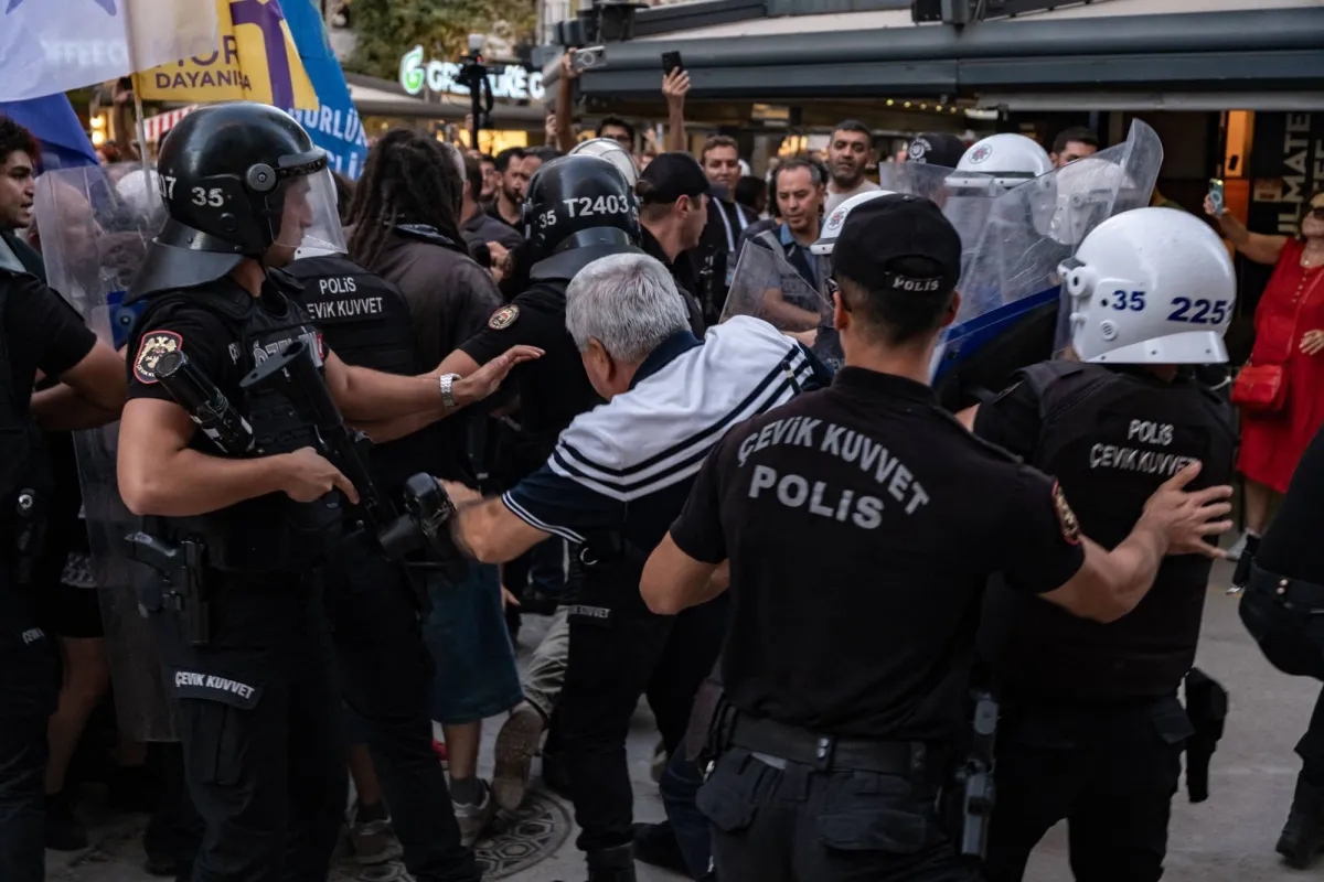 مقتل 3 اشخاص في حادث اطلاق نار بقلب المنطقة السياحية في اسطنبول