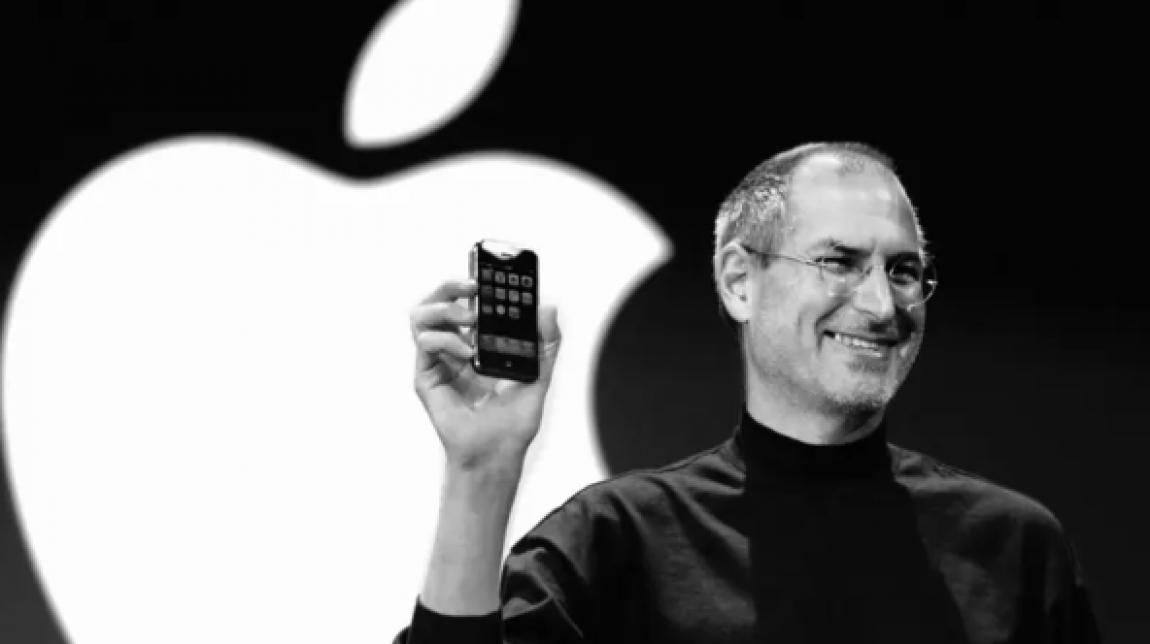 من أول آيفون إلى iPhone Duo .. رحلة 19 عامًا غيّرت تاريخ الهواتف الذكية