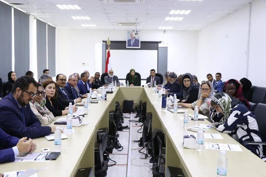 استنفار حكومي في اليمن لمواجهة تبعات التصعيد الحوثي وتأمين النازحين