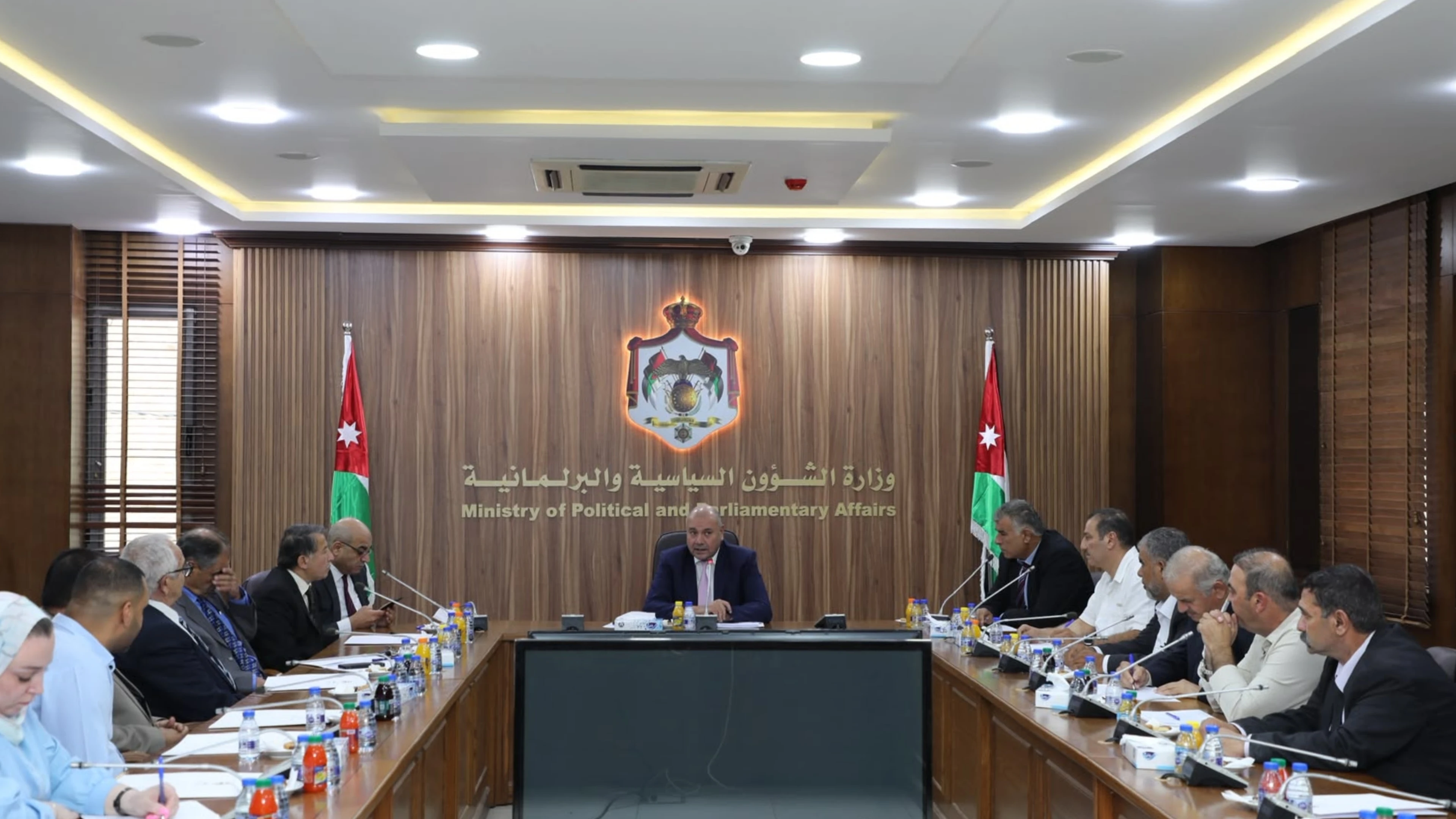 وزير الشؤون السياسية يشدد على دور البلديات في تعزيز المشاركة المجتمعية