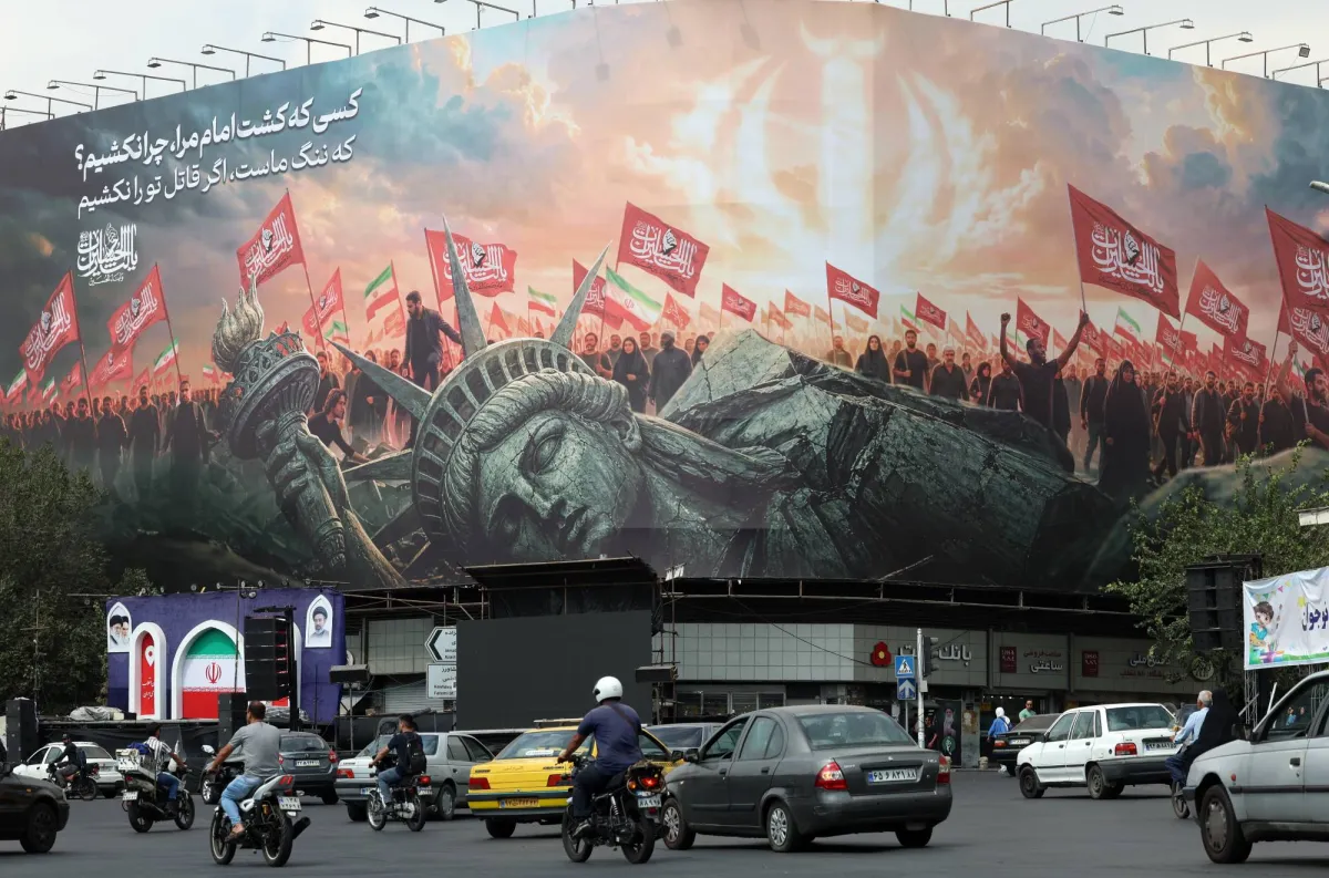 طهران تشهد مناورات فدائيو ايران بحضور الرئيس بزشكيان