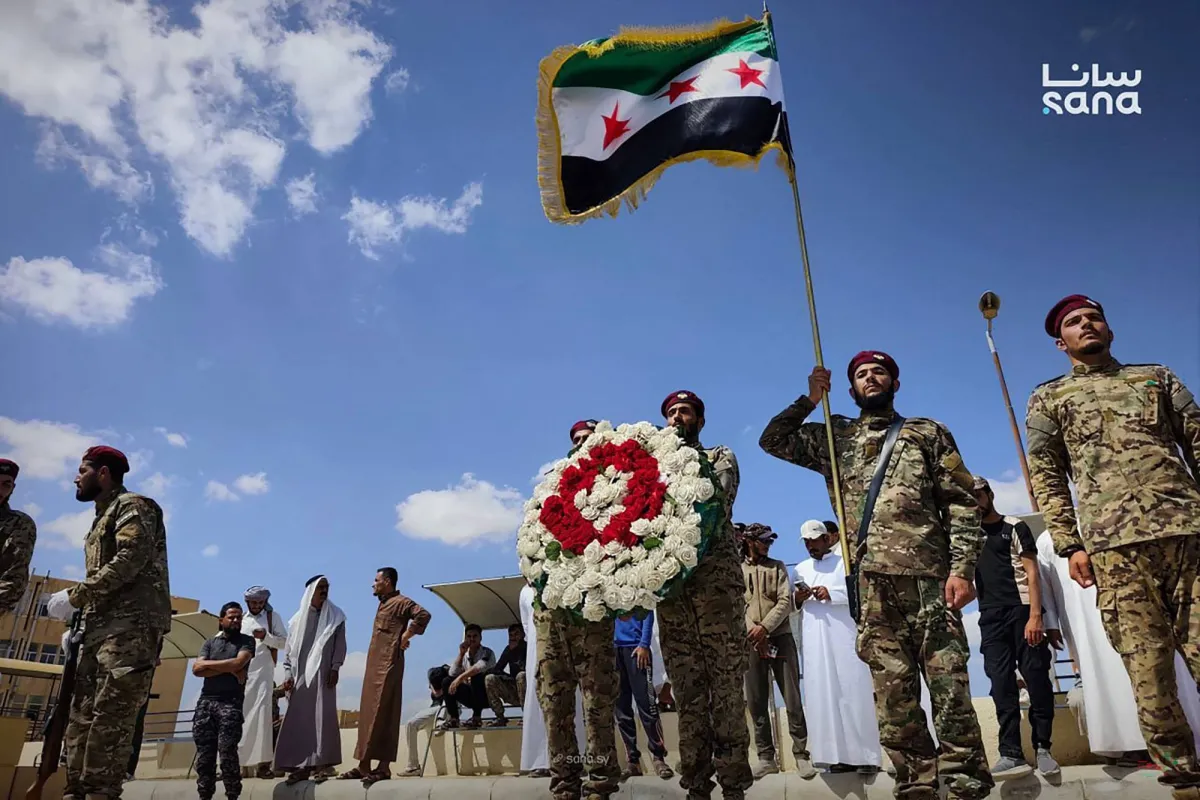 مقتل 11 عسكريا في انفجار غامض بموقع في دير الزور