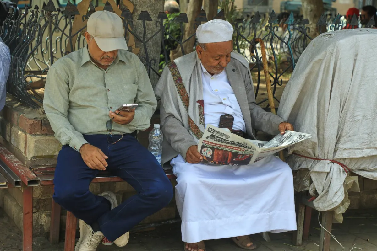 معاناة الصحافيين النازحين من المخا وتصاعد انتهاكات الحوثيين