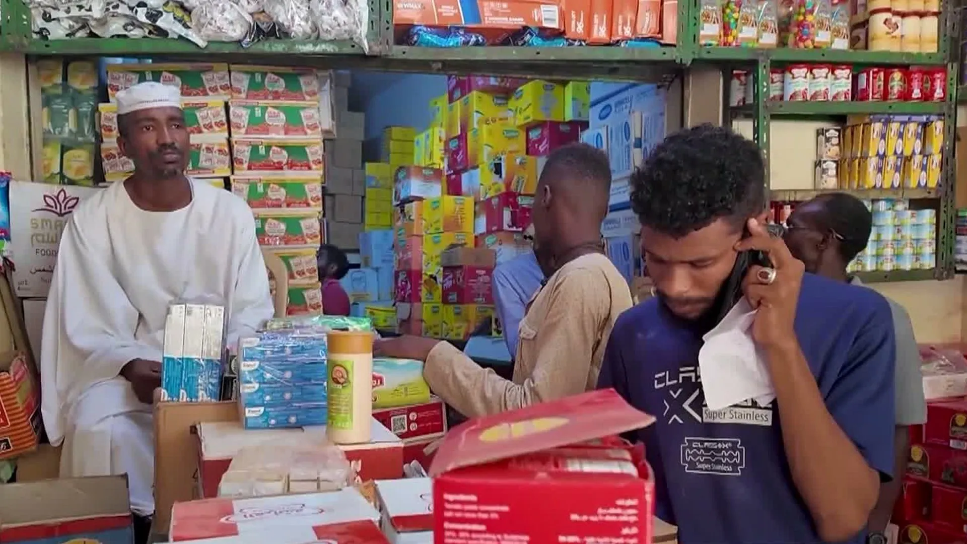 اقتصاد الحرب في السودان: كيف يواجه المواطنون انهيار الجنيه وغلاء الاسعار