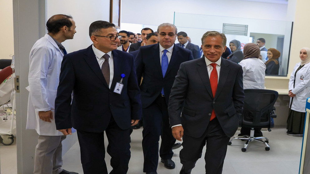 جعفر حسان يفتتح توسعة مستشفى معان الحكومي ضمن جولة ميدانية موسعة