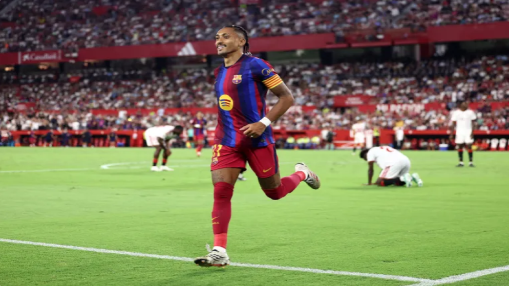 برشلونة يعزز صدارته بثلاثية تاريخية لرافينيا في الدوري الاسباني