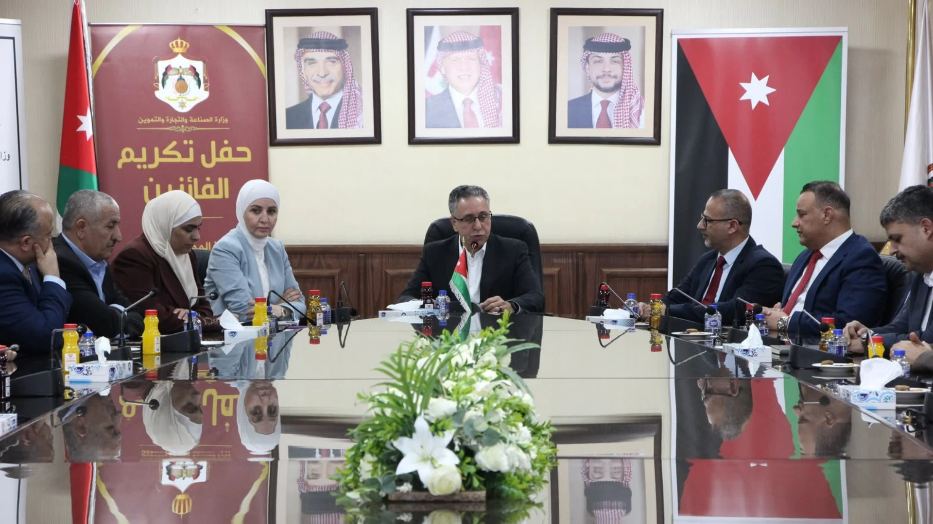 وزير الصناعة يشدد على التميز المؤسسي ويرعى حفل تكريم الموظفين المبدعين
