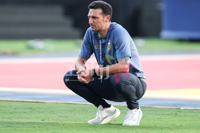 لاعبو منتخب الأرجنتين يطالبون المدرب سكالوني بالبقاء