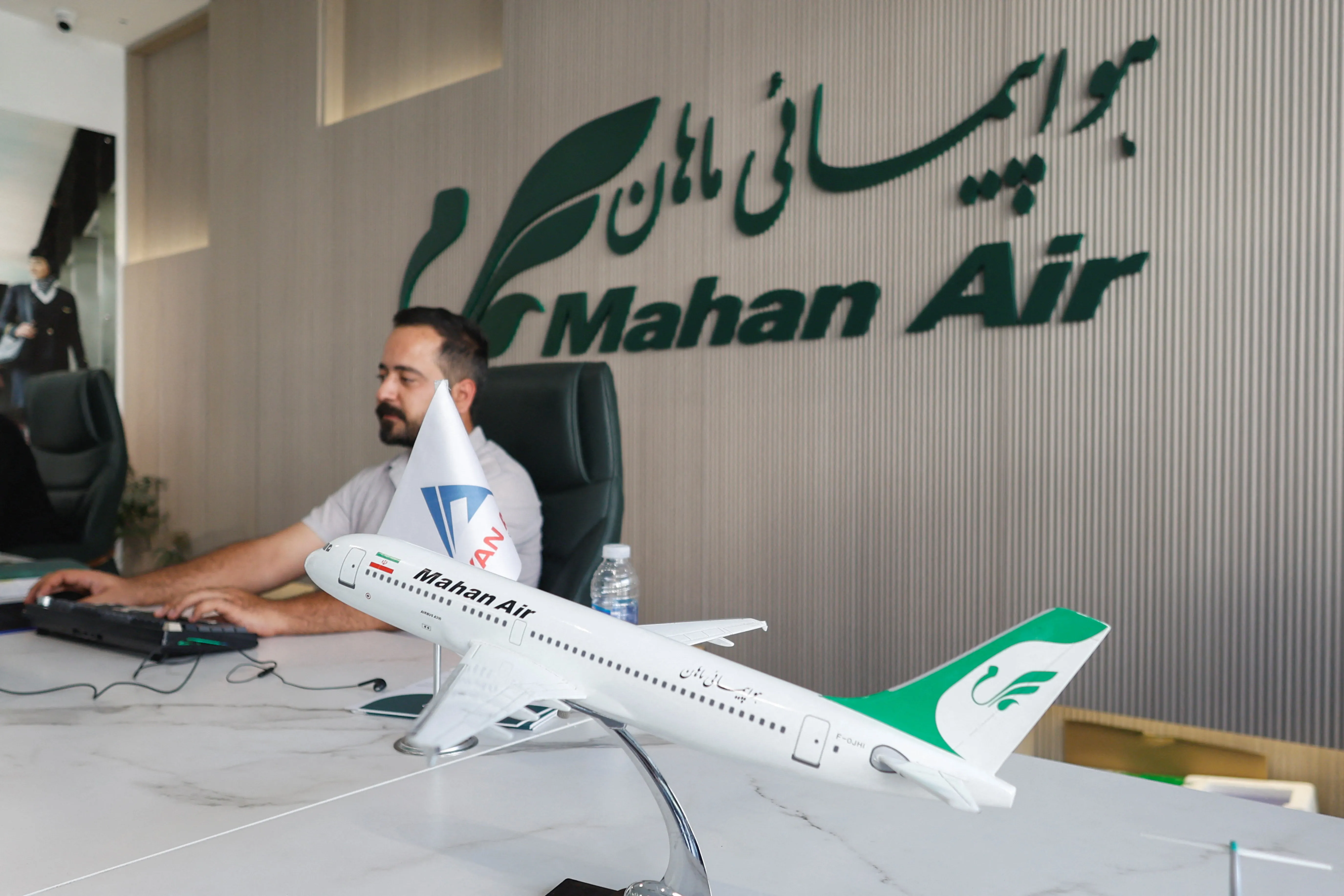 ازمة الطيران الايراني في العراق: تحركات حكومية مكثفة لاستثناء المطارات من العقوبات الامريكية