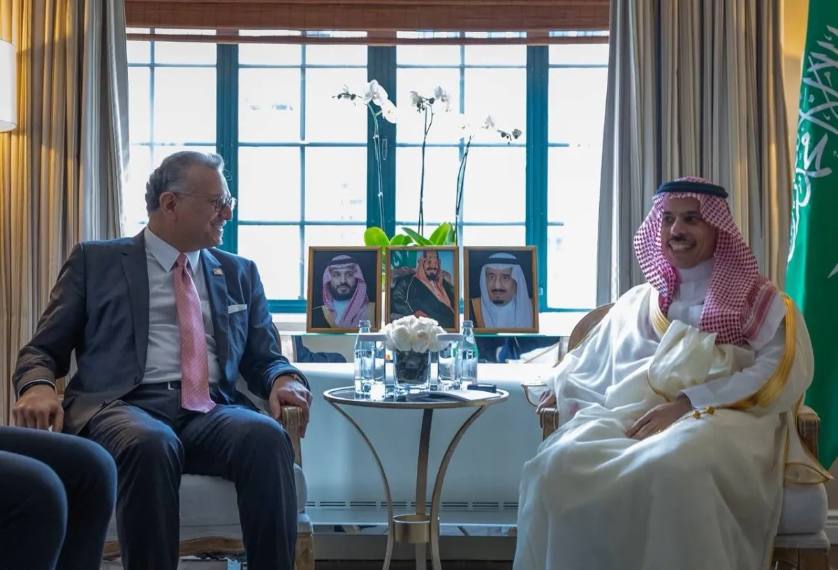 فيصل بن فرحان يبحث مع مسعد بولس تعزيز الاستقرار في المنطقة