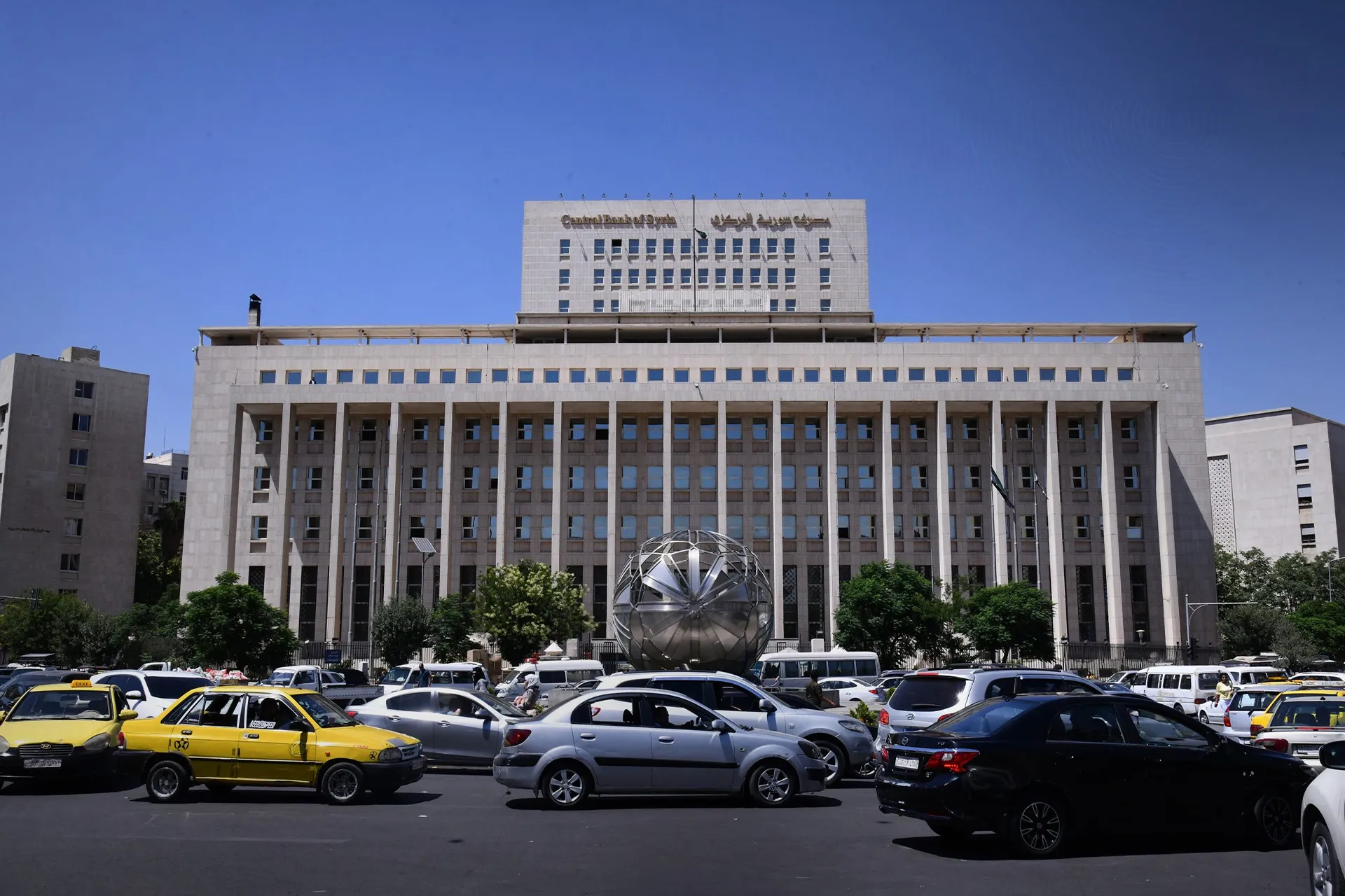 استثمارات اجنبية ضخمة تترقب دخول السوق السورية لتأسيس مصارف جديدة