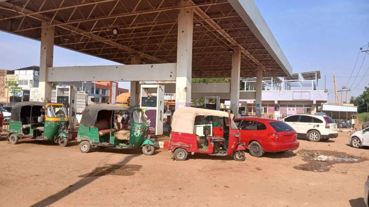 ازمة الوقود في السودان.. طوابير خانقة وتداعيات اقتصادية تقلق المواطنين