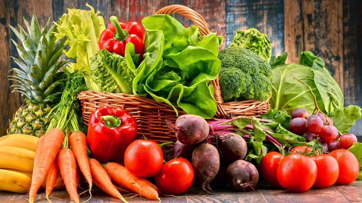 تدفق كميات ضخمة من الخضار والفواكه الى السوق المركزي اليوم