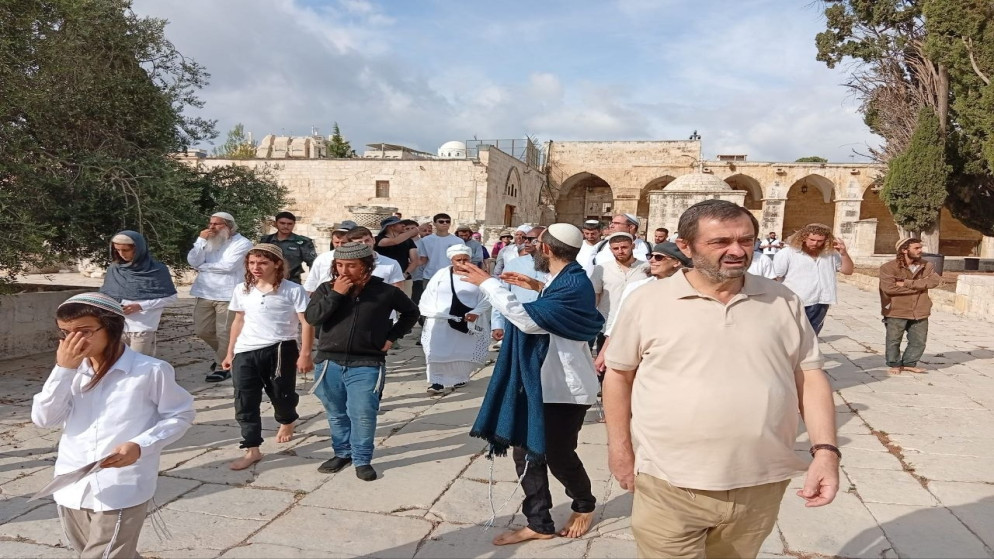 تصعيد خطير في القدس والضفة اقتحامات واسعة للاقصى واعتداءات المستوطنين تتواصل