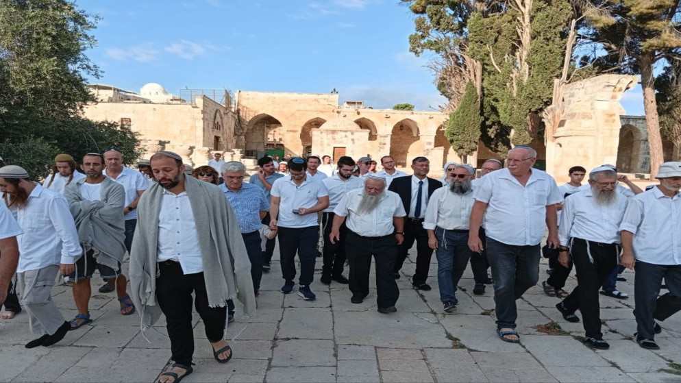 مئات المستوطنين يواصلون انتهاك حرمة المسجد الاقصى في عيد العرش