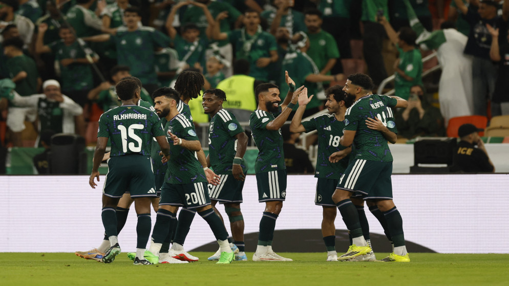 السعودية تكتسح العراق وتفرض سيطرتها على صدارة خليجي 27