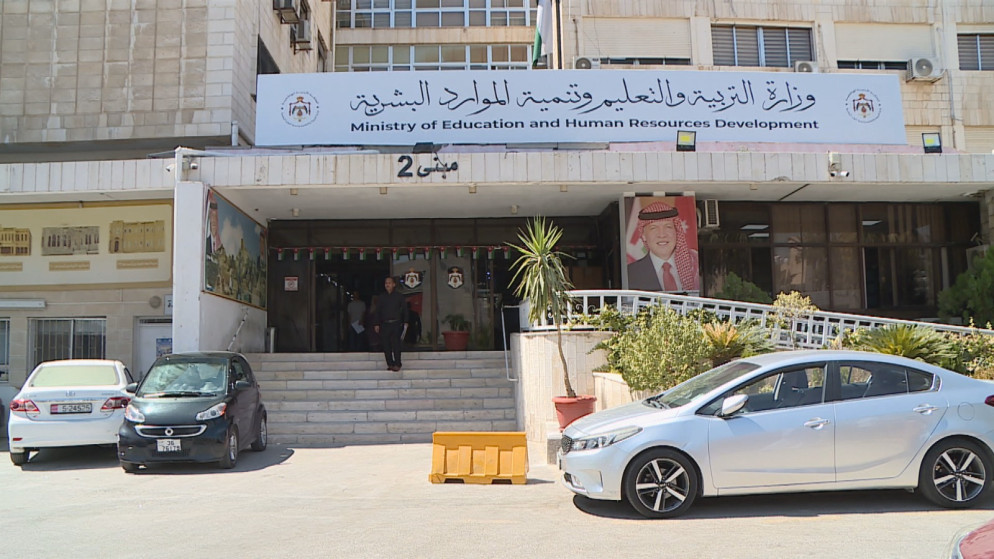 وزير التربية يحدد اليات قبول طلبة خدمة العلم في الجامعات
