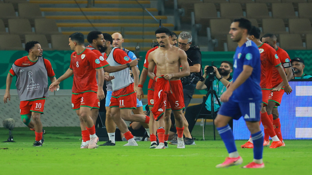 خلع القميص يربك حسابات عمان في خليجي 27 والقرعة تحسم التاهل
