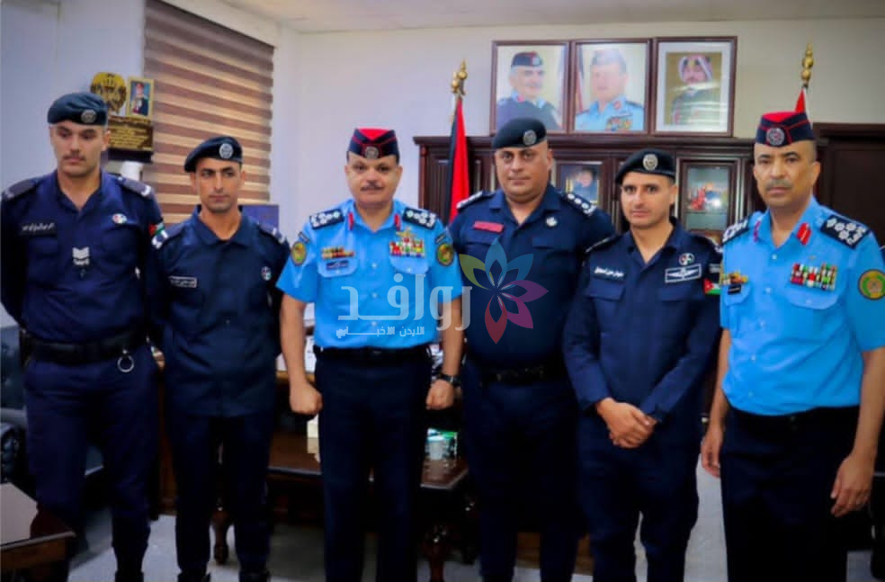 قائد أمن إقليم الوسط يكرّم طاقم دورية نجدة تقديراً لجهودهم الميدانية