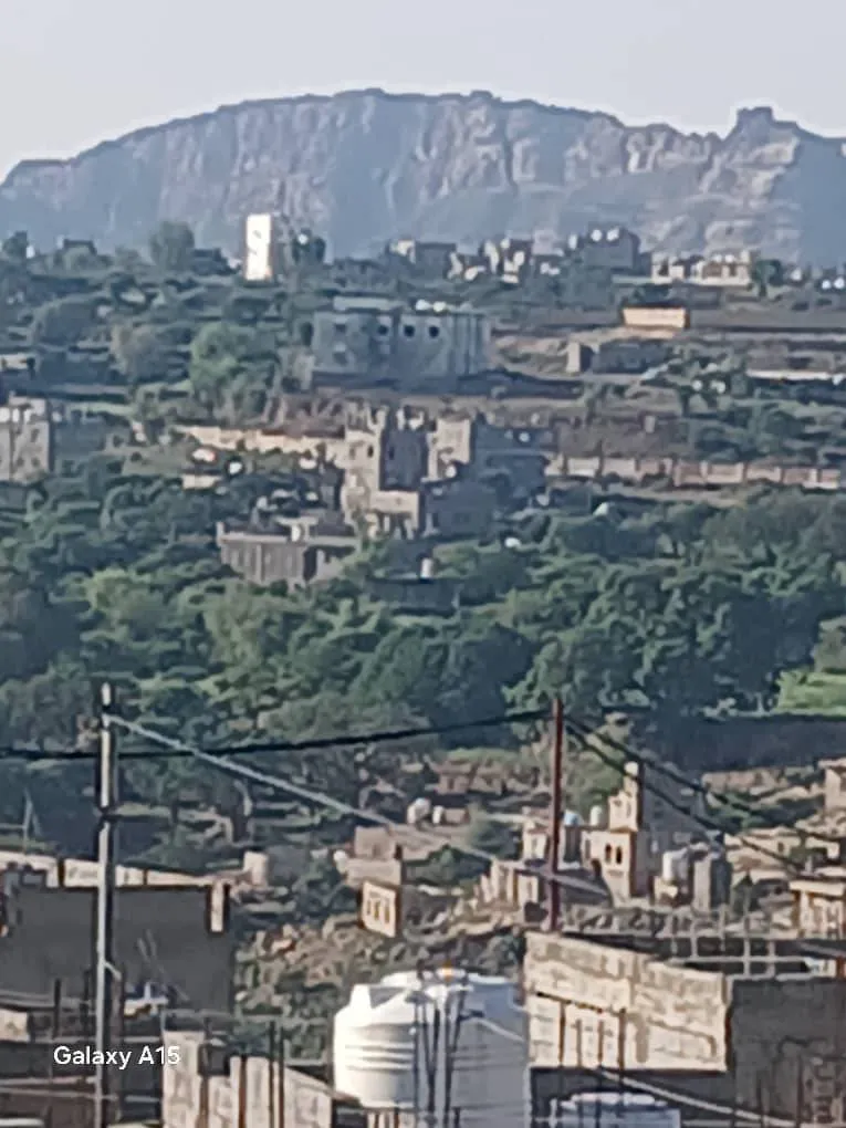 استراتيجية الصواريخ الحوثية في تعز.. غطاء ناري للزحف الميداني
