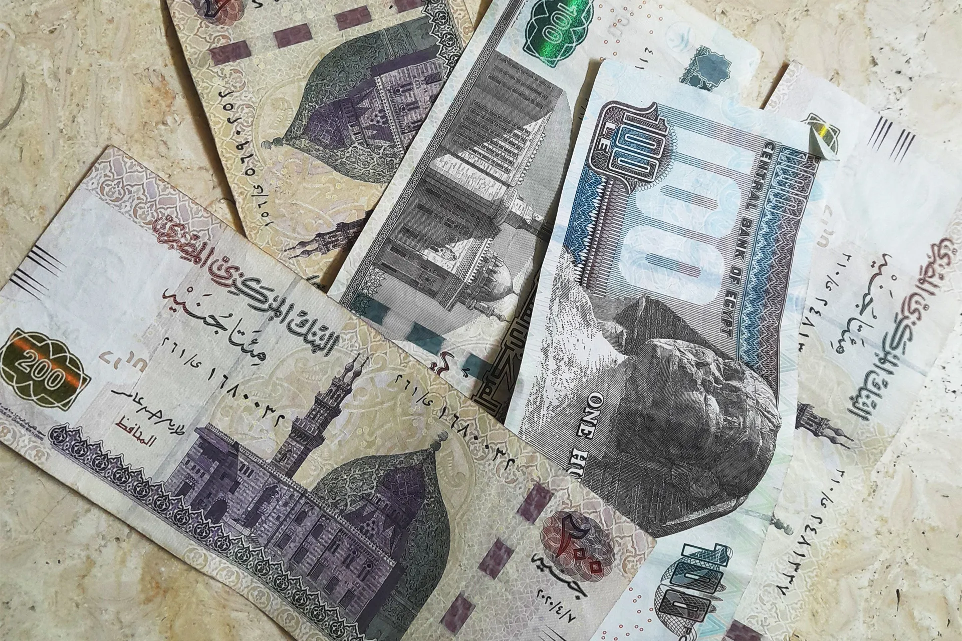قفزة قياسية في المعروض النقدي المصري والسيولة تتجاوز 15 تريليون جنيه