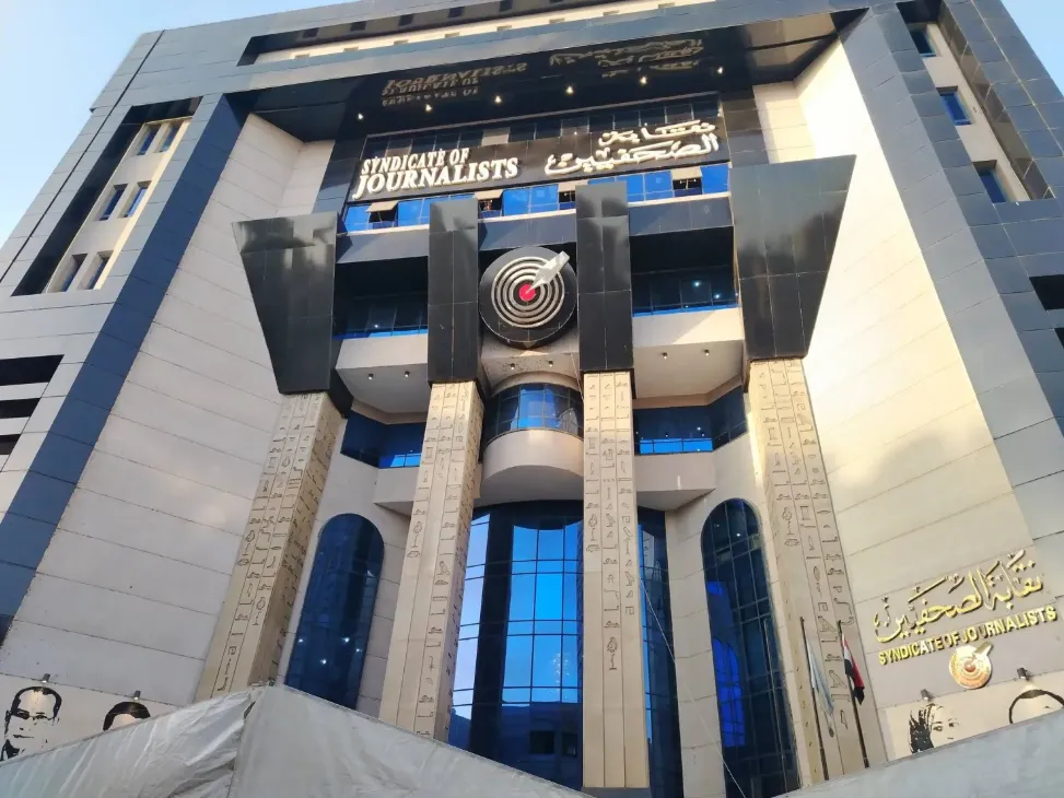 الداخلية المصرية تتوعد مروجي الشائعات وسط مطالبات نقابية بالكشف عن مصير صحفيي متصدقش