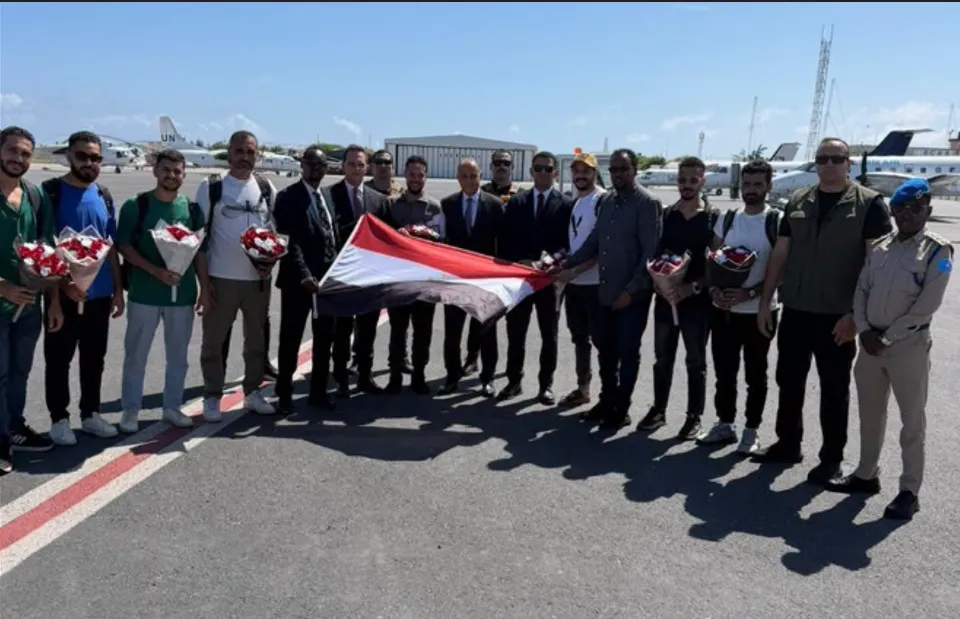 عودة البحارة المصريين المحررين من الصومال الى القاهرة