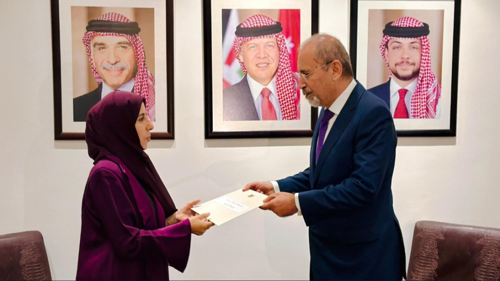 الصفدي يتسلم رسالة من رئيس مجلس القيادة اليمني ويبحث تعزيز العلاقات