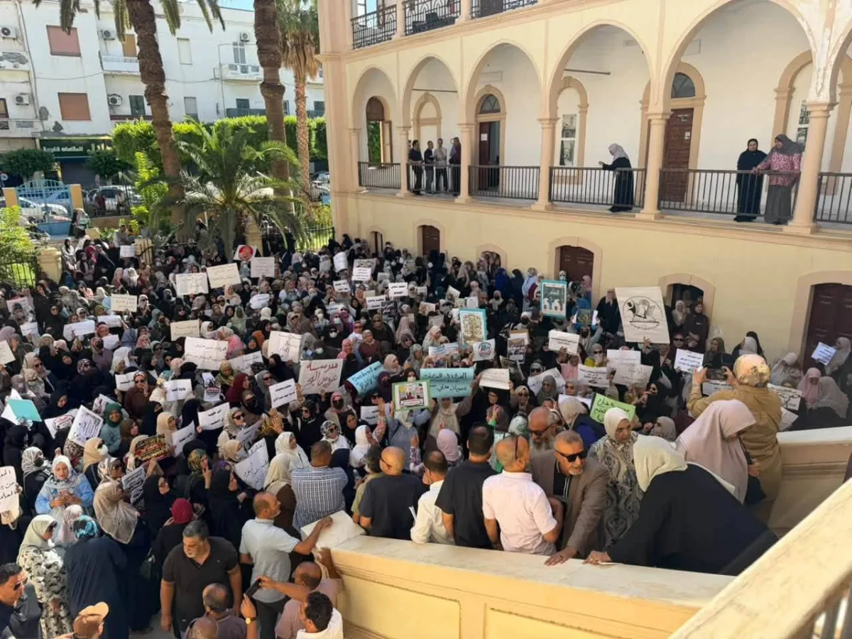 ازمة الرواتب في ليبيا.. تحذيرات من تضخم الجهاز الاداري وضغوط على الميزانية العامة