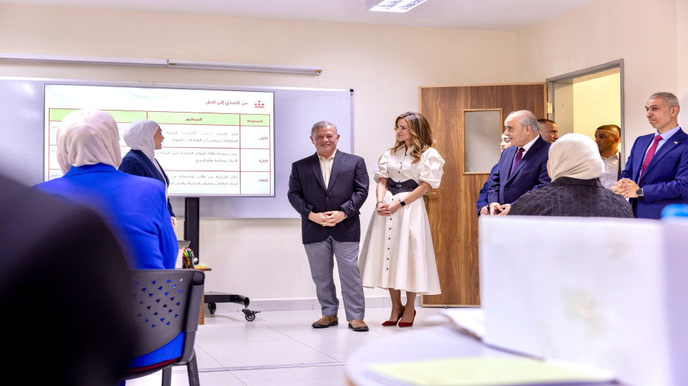 الملك والملكة يكرما المعلمين في العقبة تزامنا مع يوم المعلم العالمي