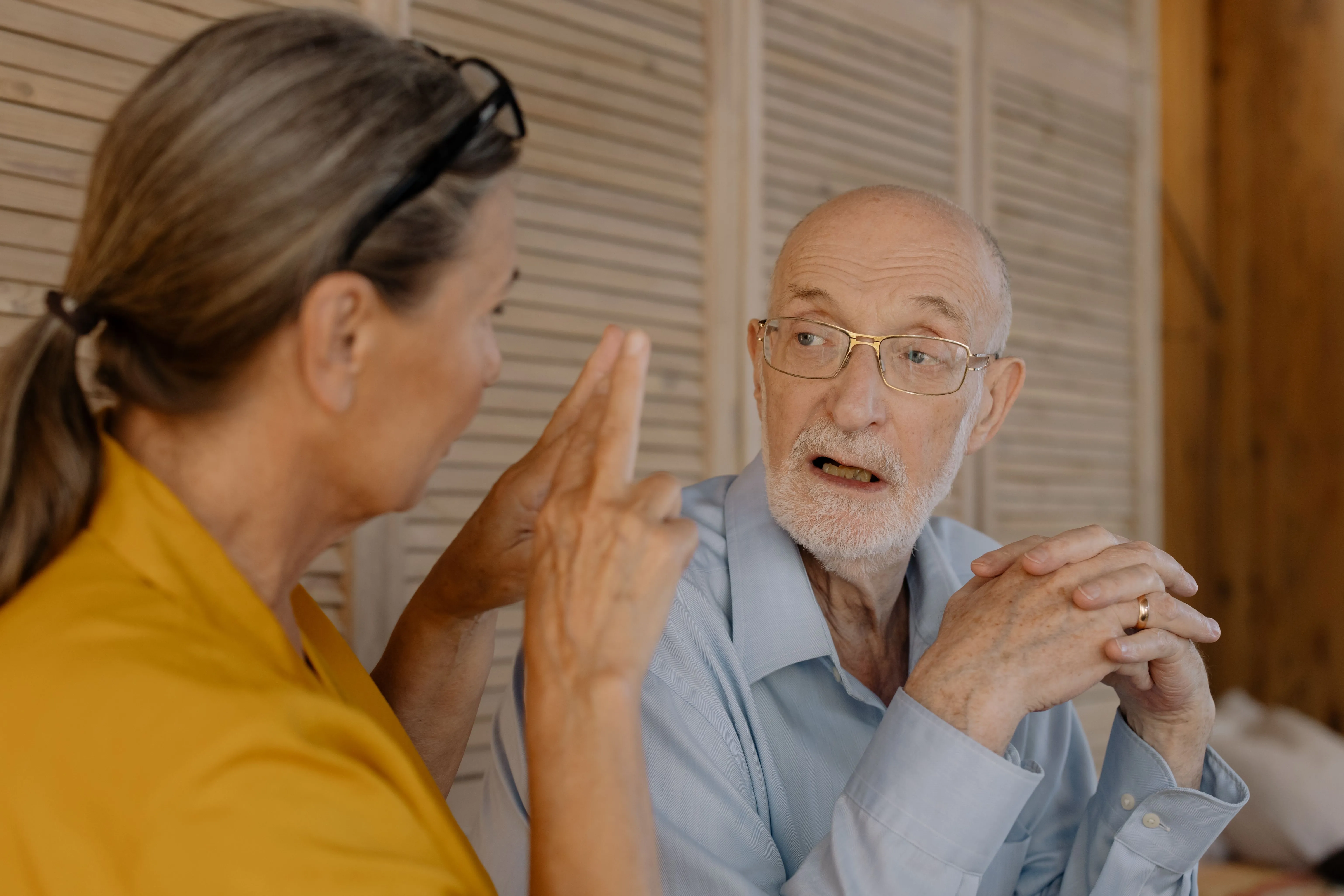 ساعة الكلام: هل يكشف صوتك عن علامات مبكرة للخرف وتراجع صحة الدماغ؟