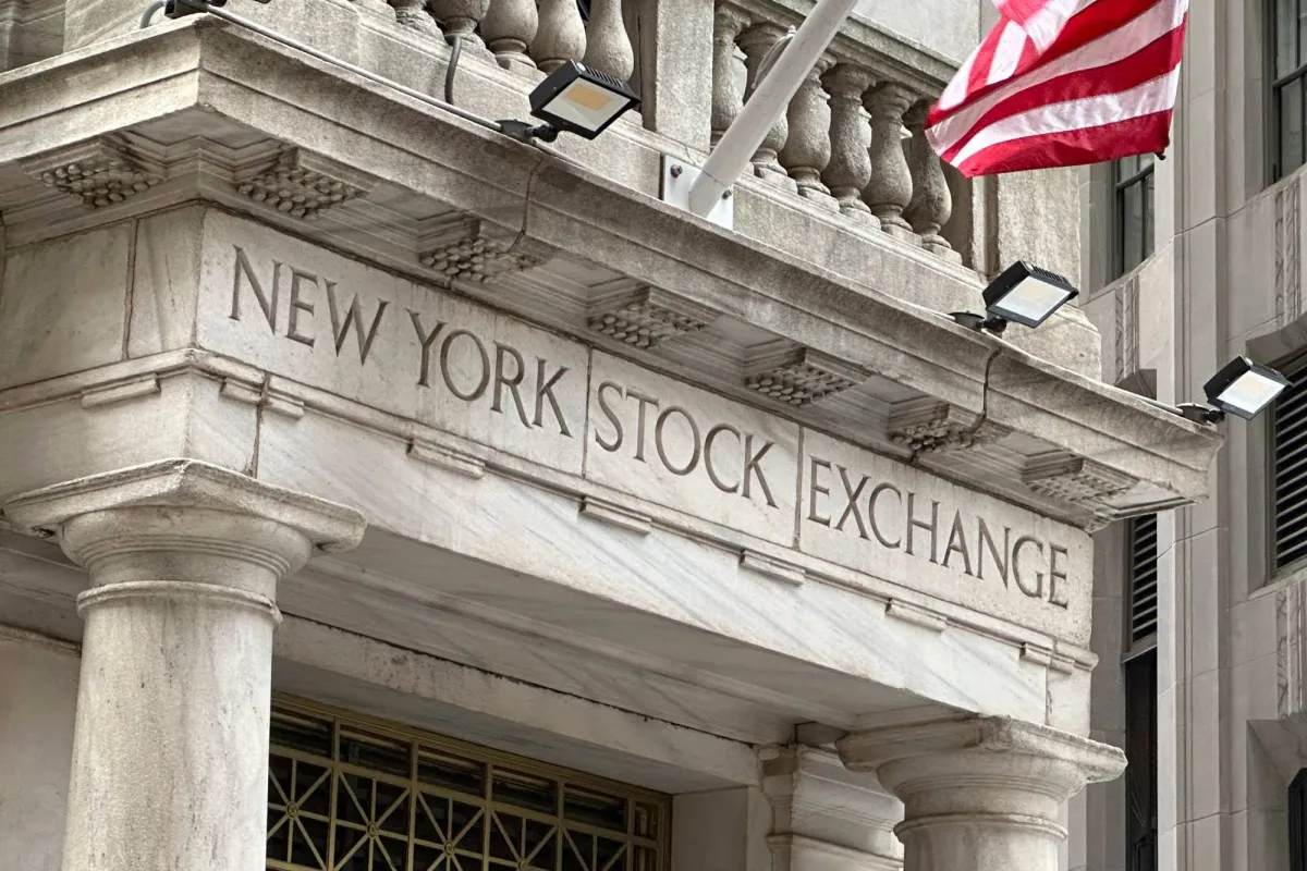 مؤشرات وول ستريت تهبط وسط تصاعد التوترات الجيوسياسية وقفزة اسعار النفط