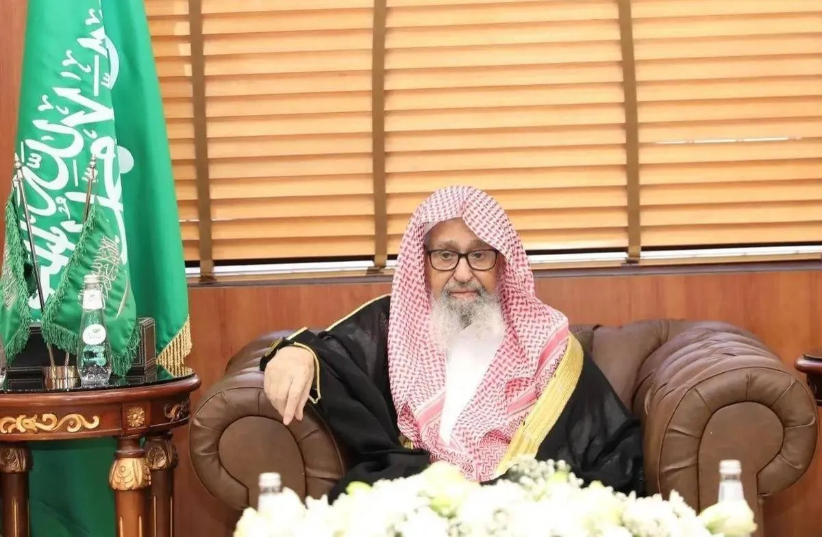 مفتي السعودية يندد باستهداف الحوثيين للمقدسات والحرمين