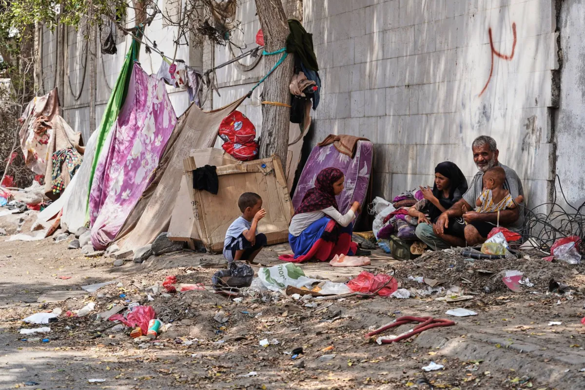مأساة النازحين في اليمن: نساء وفتيات يواجهن الجوع وانعدام الامان