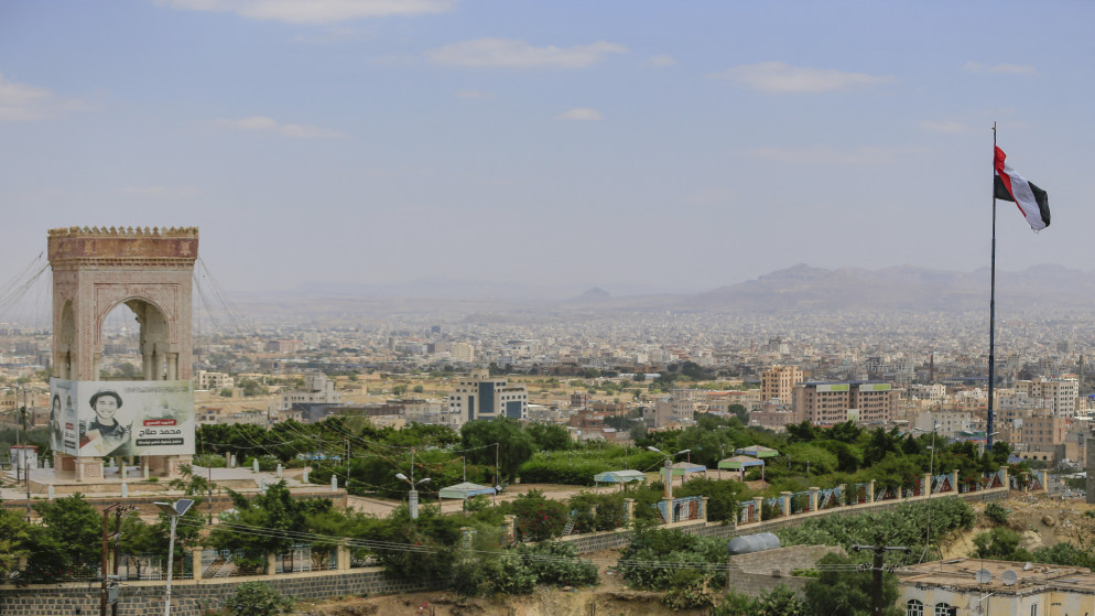 تصعيد عسكري في صنعاء وغارات تستهدف منشات نفطية