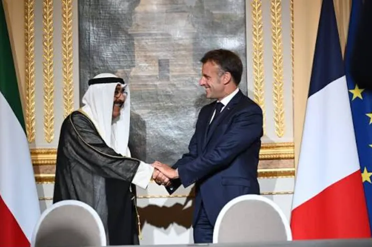 ماكرون يستهل جولة خليجية مكثفة لتعزيز التعاون الدفاعي وتأمين امدادات الطاقة