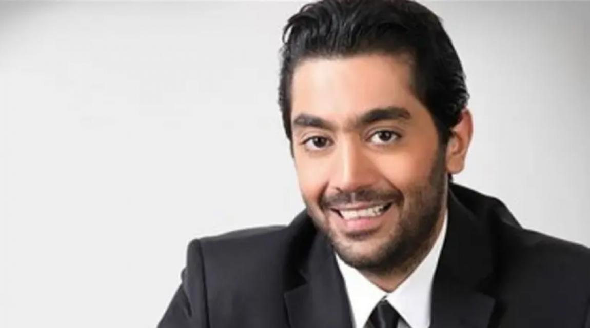 أحمد فلوكس يعلن ارتباطه .. ويُبقي هوية العروس سراً
