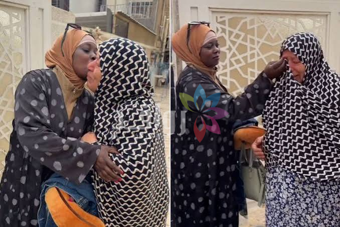 مسنة عراقية تبكي بحرقة في وداع عاملتها المنزلية وتشعل التفاعل على المنصات
